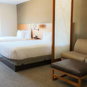 Upper Floors Queen Room